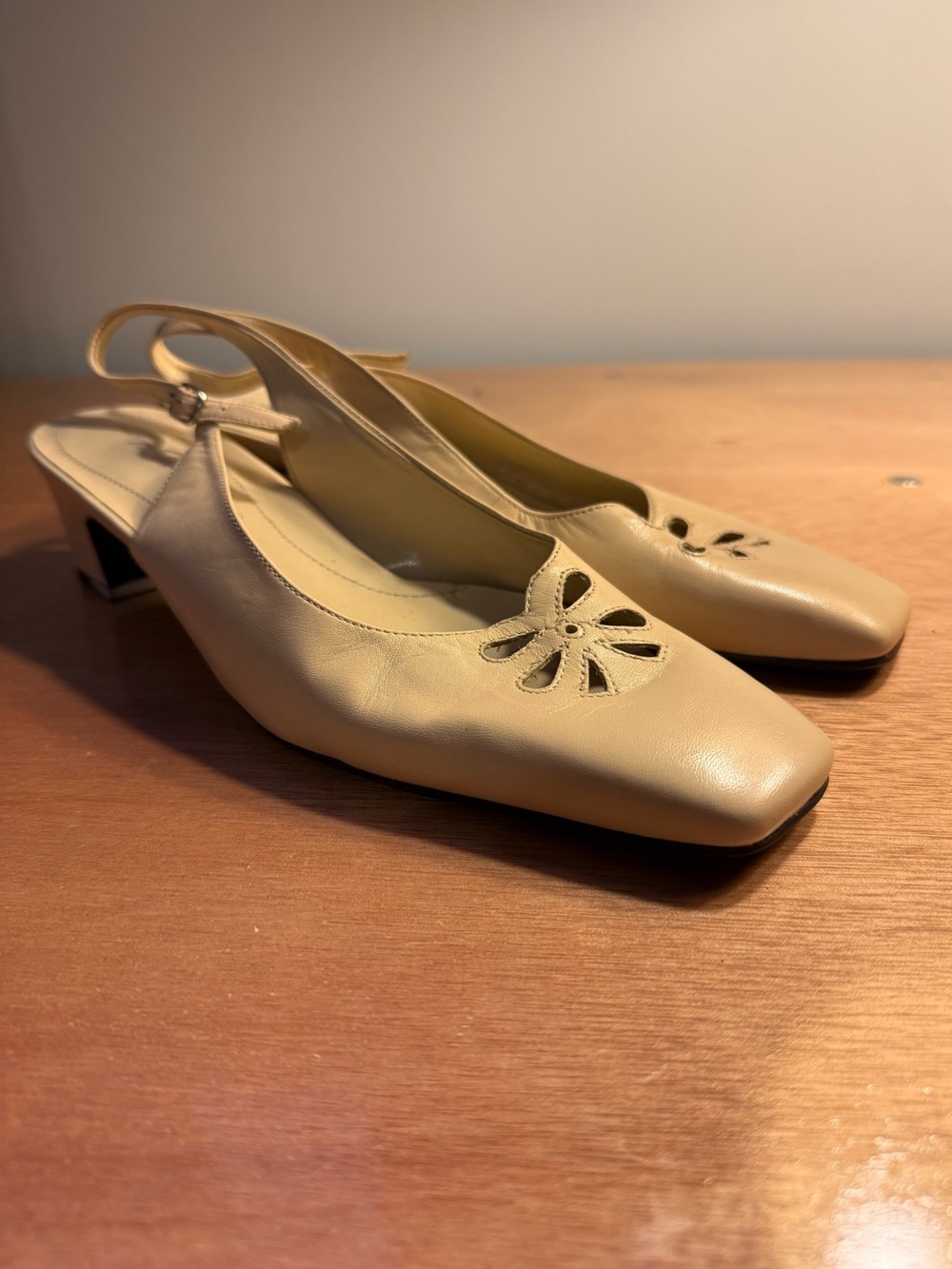 Easy Spirit Tan Slingback Square toe Low heeled Shoe Size 10 Narrow
